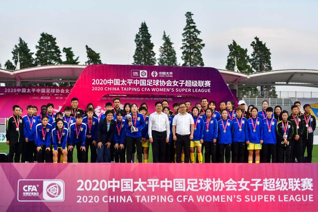 亚运会赛场冲突升级！李昊遭遇挑衅，20人互相推搡，胡荷韬强势出手